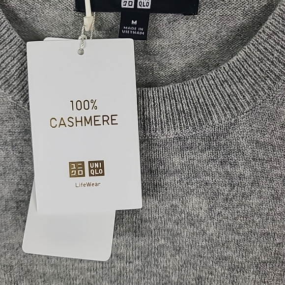 NWT Uniqlo Women’s Cashmere Crew Neck Long Sleeve Sweater Gray Sz M - Picture 3 of 4